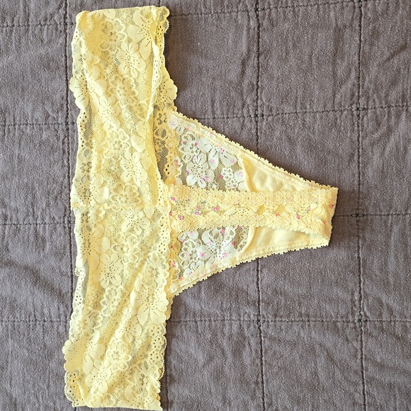 🍑Lace PINK Thong🍑 - Picture 4 of 5